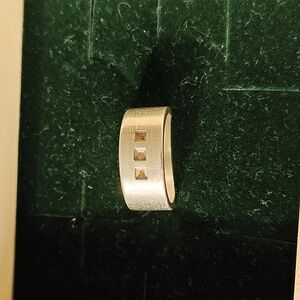 Stylish sterling Silver 💜 Ring with Square Accents